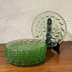 Assietter, grönt pressglas