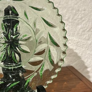 Assietter, grönt pressglas