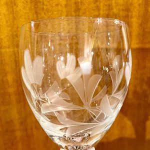 Rödvinsglas, graverade